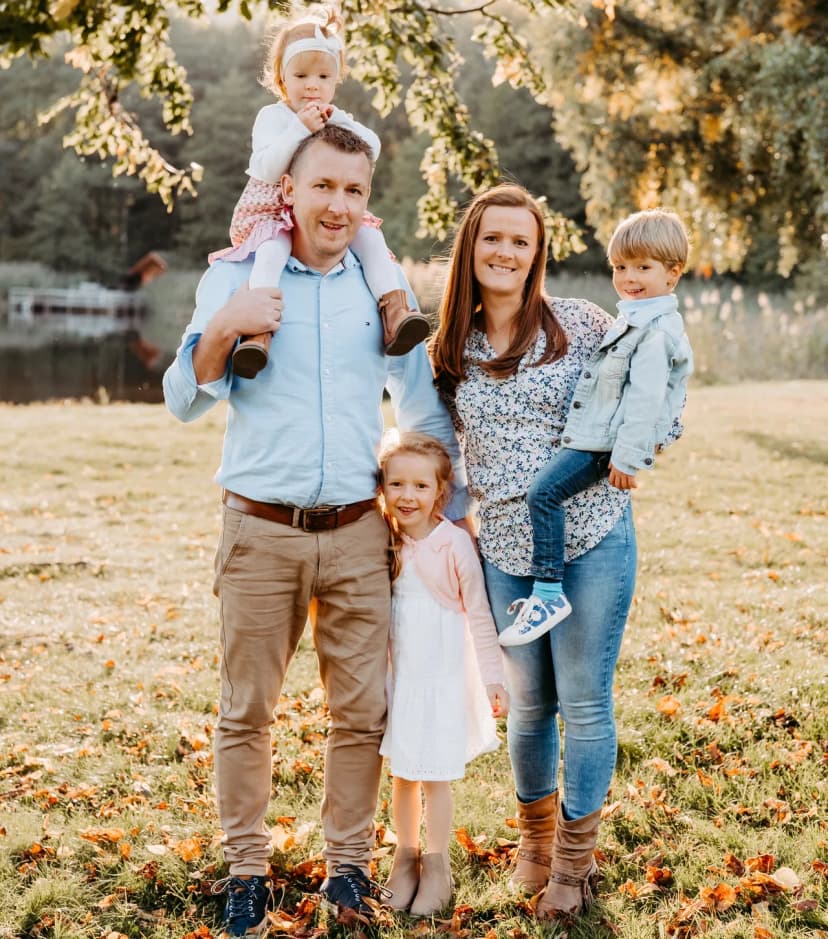 Junge Familie Temper mit Kindern - zweite Generation der Tischlerei