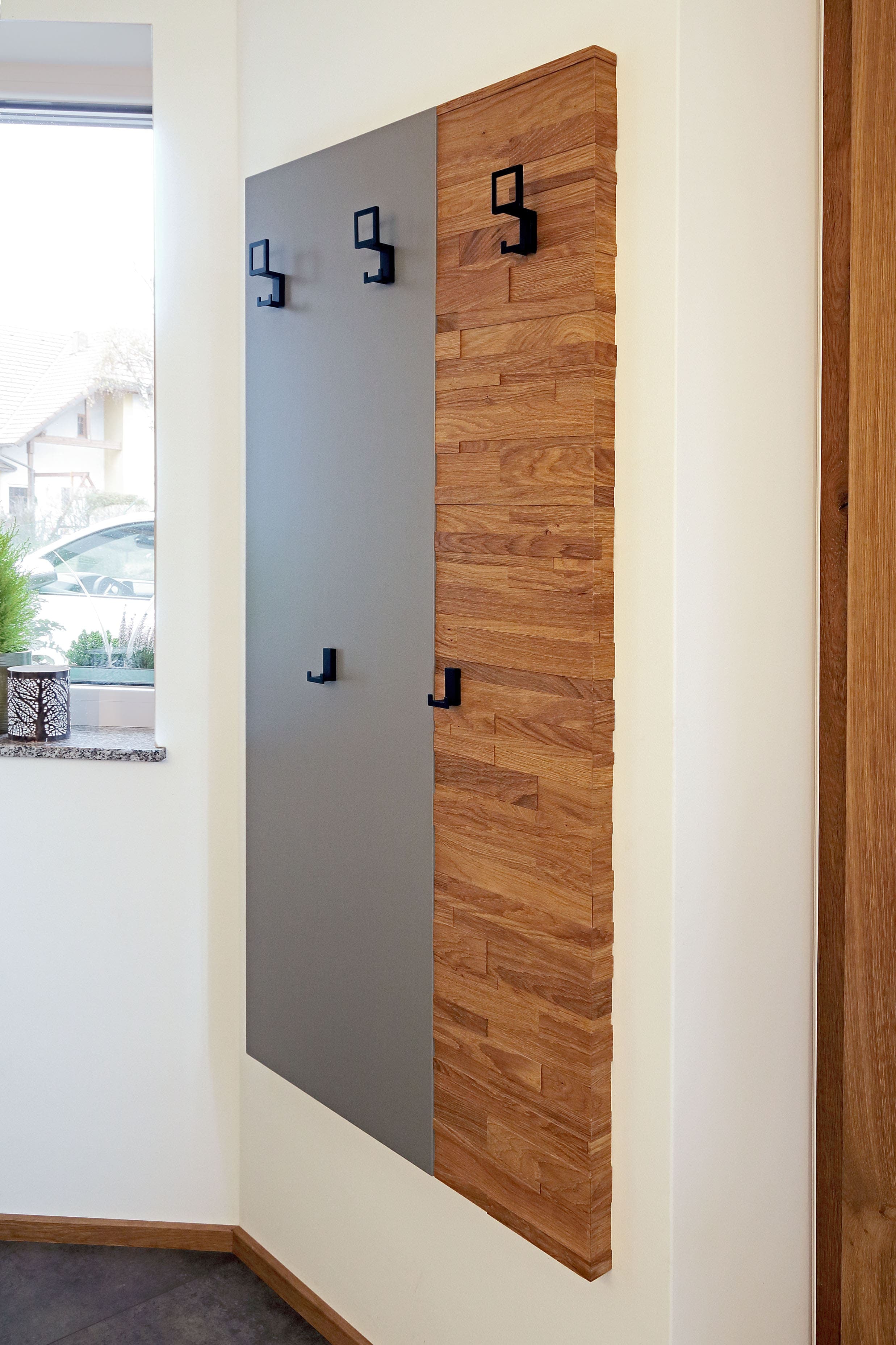 Garderobenpaneel aus Eiche und Grau - Bild 1