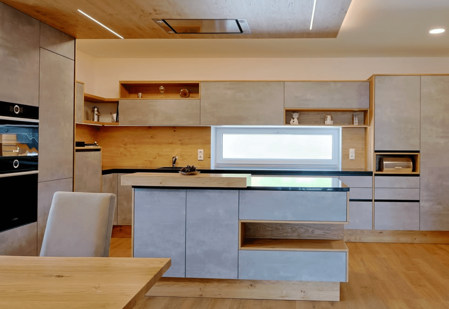 Moderne Küchenlösung in Holz und Betonoptik - Bild 1