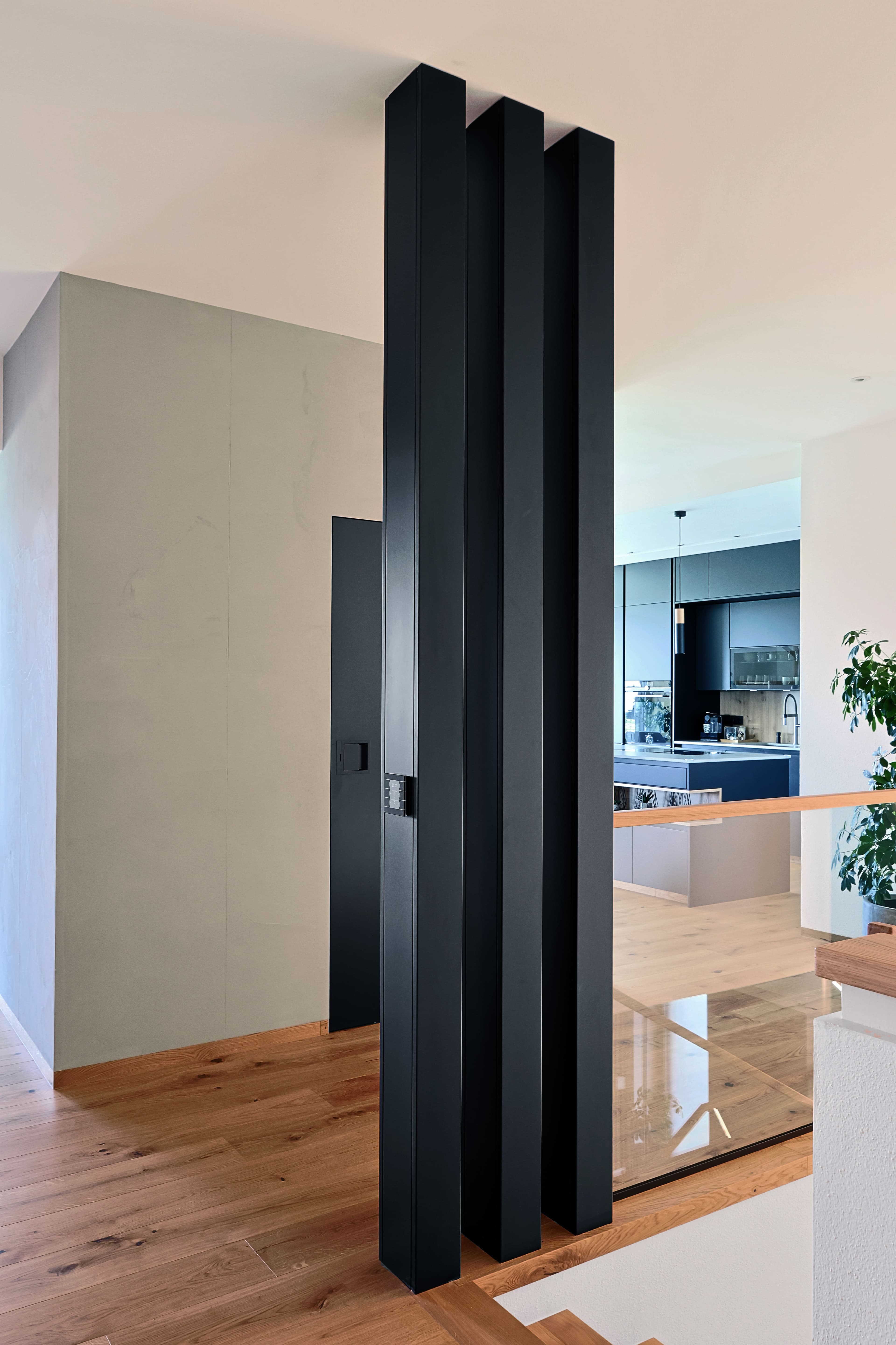 Schwarze Raumtrennung aus Lamellen - Bild 1